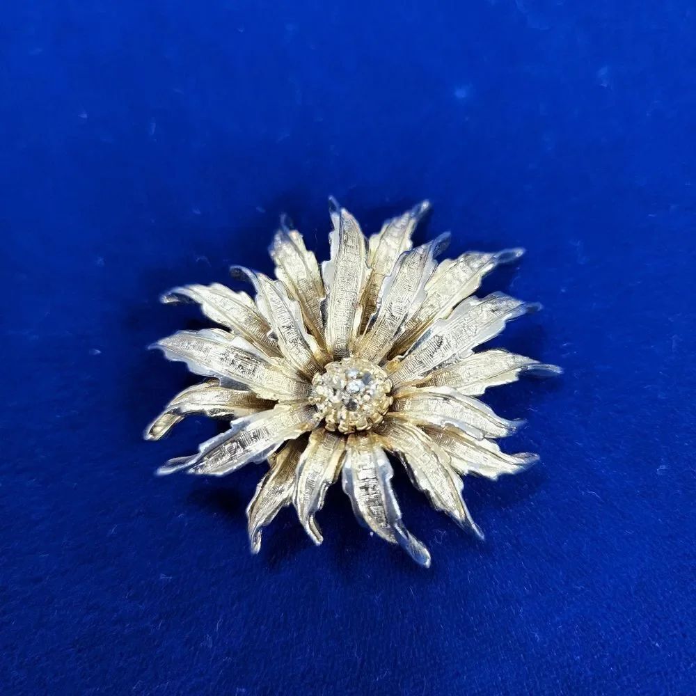 Vintage Signed ART Brooch/PIN Gold Plated Floral Flower